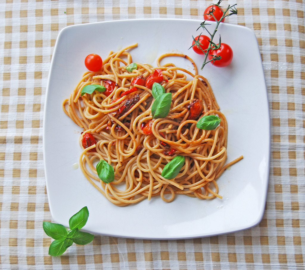 Spaghetti with Anchovy & Chilli (birds eye)