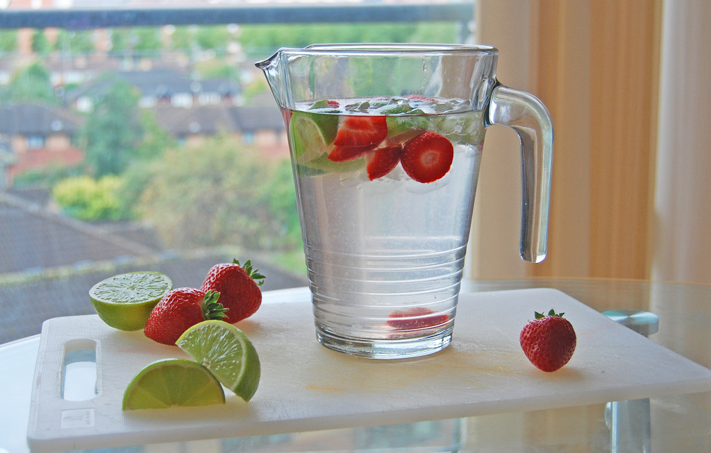 strawberry and lime water (side on)